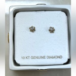 10-karat gold genuine diamond flower Stud Earrings